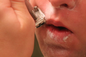 shaving the lip safety razor