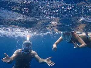 full face snorkel mask used under water